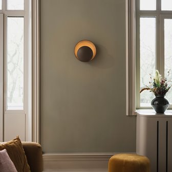 Okrągły kinkiet dark japandi ciemny brąz Orbit zapalony